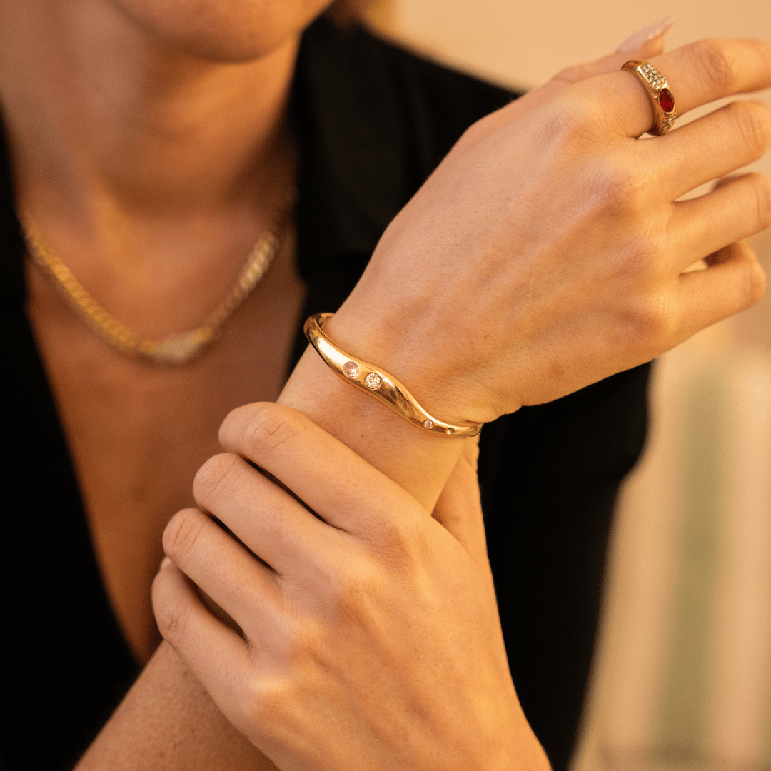 Adjustable Faro Bangle in Gold