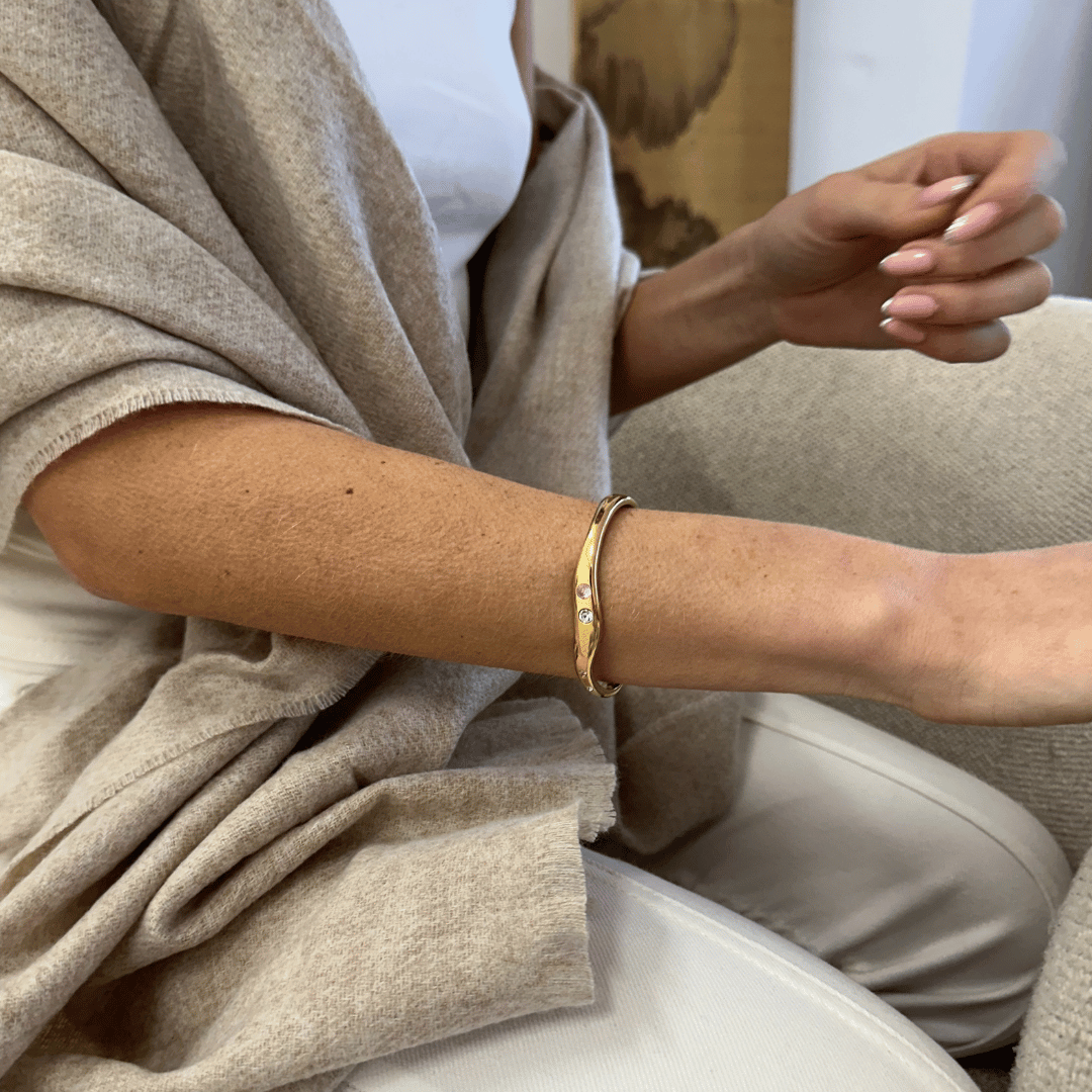 Adjustable Faro Bangle in Gold