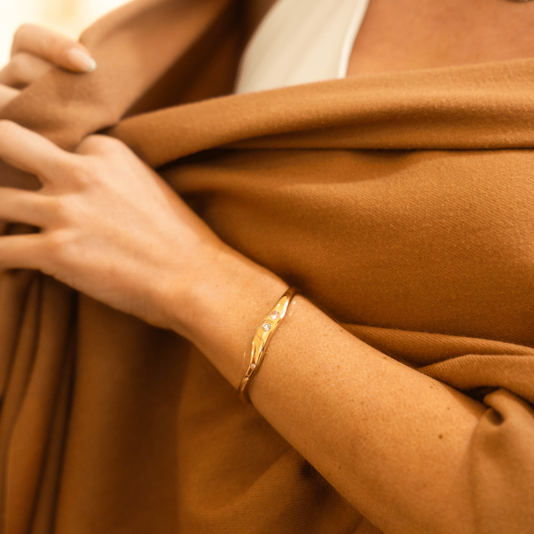 Adjustable Faro Bangle in Gold